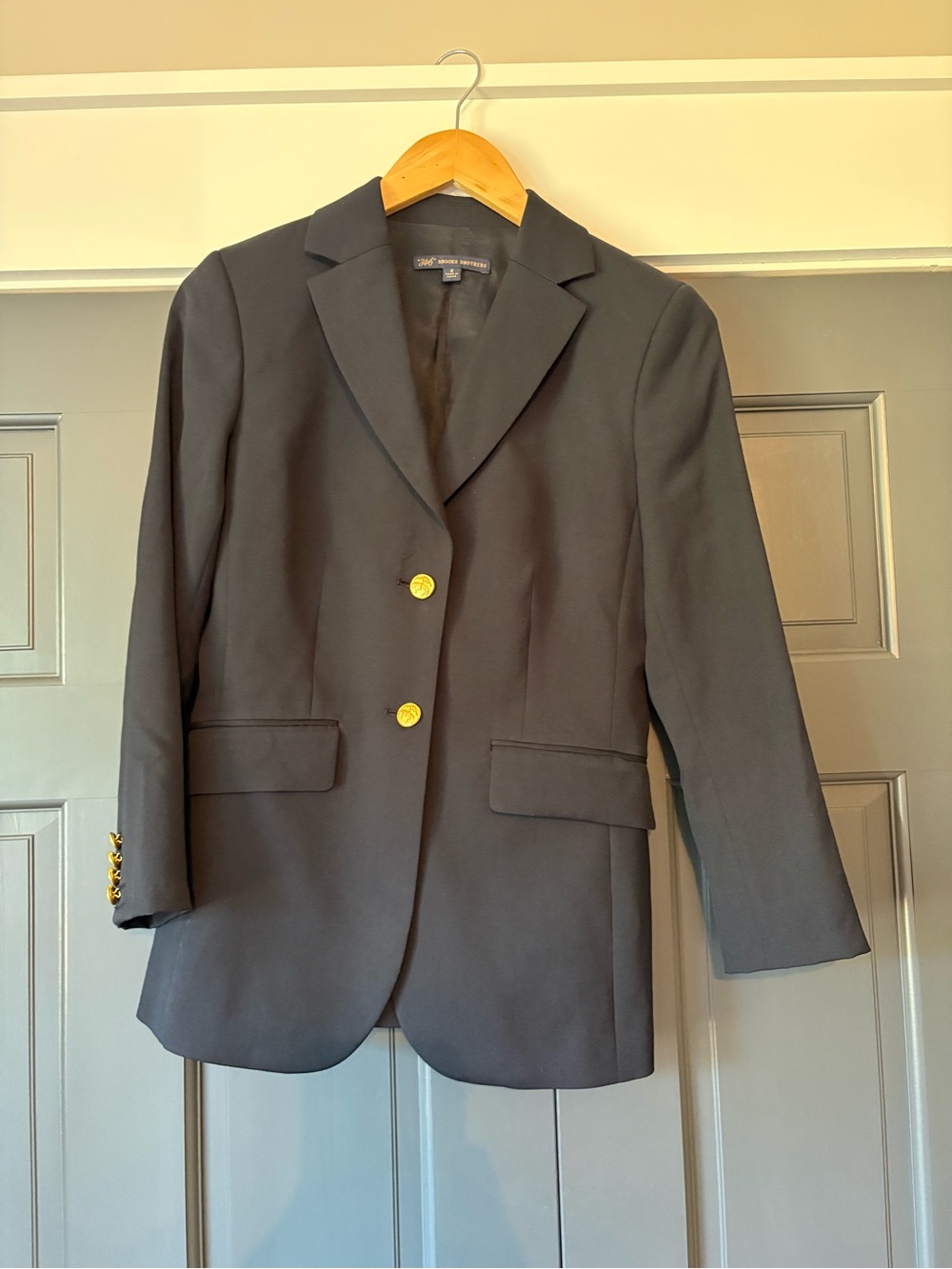 Brooks Brothers 346 Italian Wool Navy Gold Button Blazer Size 2